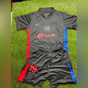 Barcelona Lamine Yamal kids soccer kit.